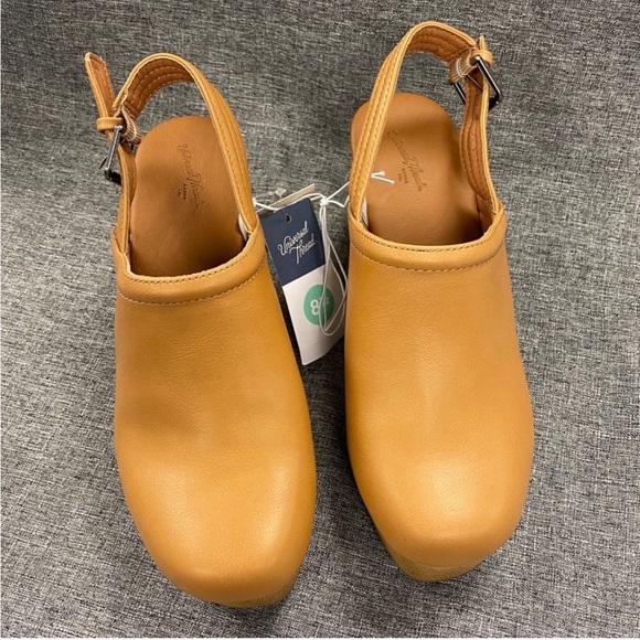 Universal Thread Platform Clogs - Picture 4 of 5